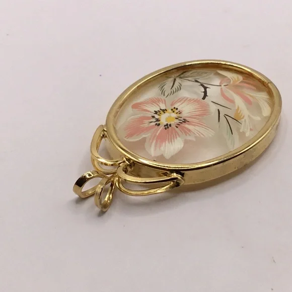 ✅ 2/$10 ✅ Vintage Floral Picture Country Gold Tone Vintage Pendant for Necklace - Picture 2 of 5